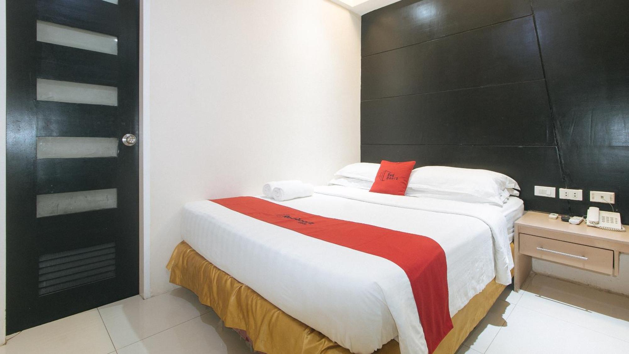 Reddoorz At Grand Apartelle Hernan Cortes Cebu Kültér fotó